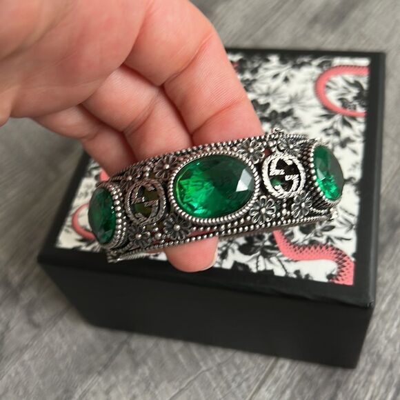 Gucci new!
Crystal-embellished Sterling-silver Bracelet - Green Sz 16 - Picture 3 of 14